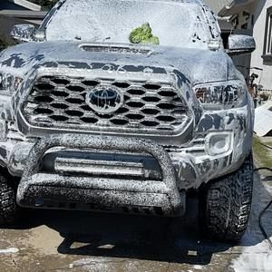 Meet your Posher, Leo